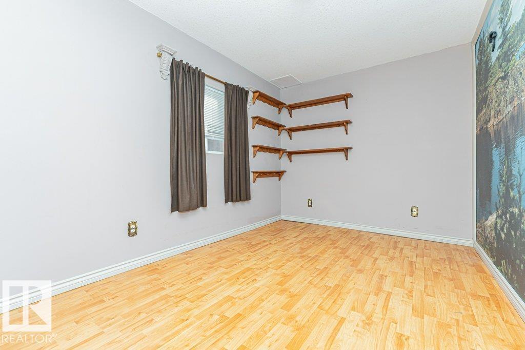 4809 54 ST - 56