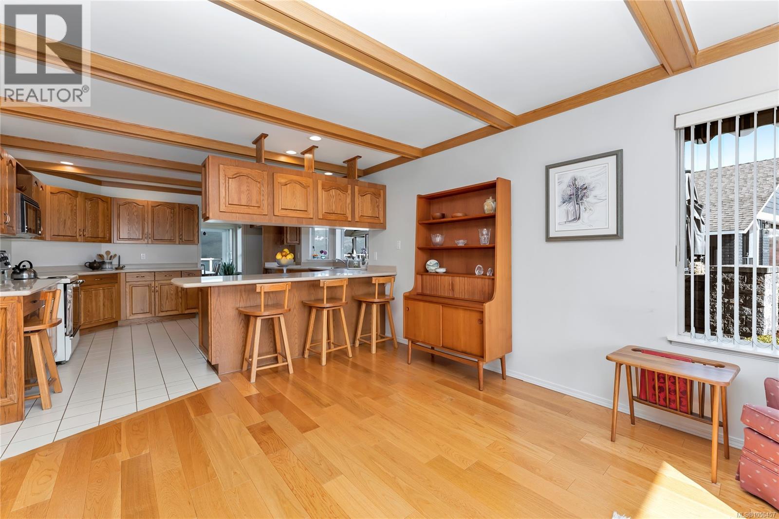 3673 Arbutus Dr N - 20