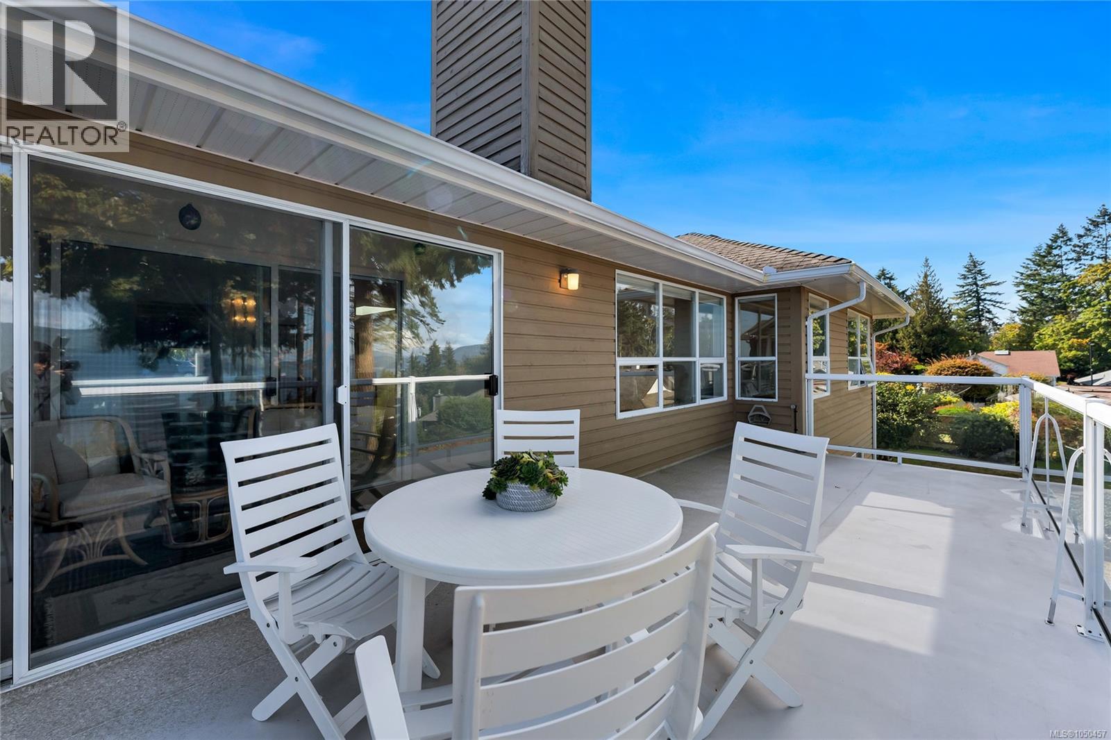 3673 Arbutus Dr N - 17