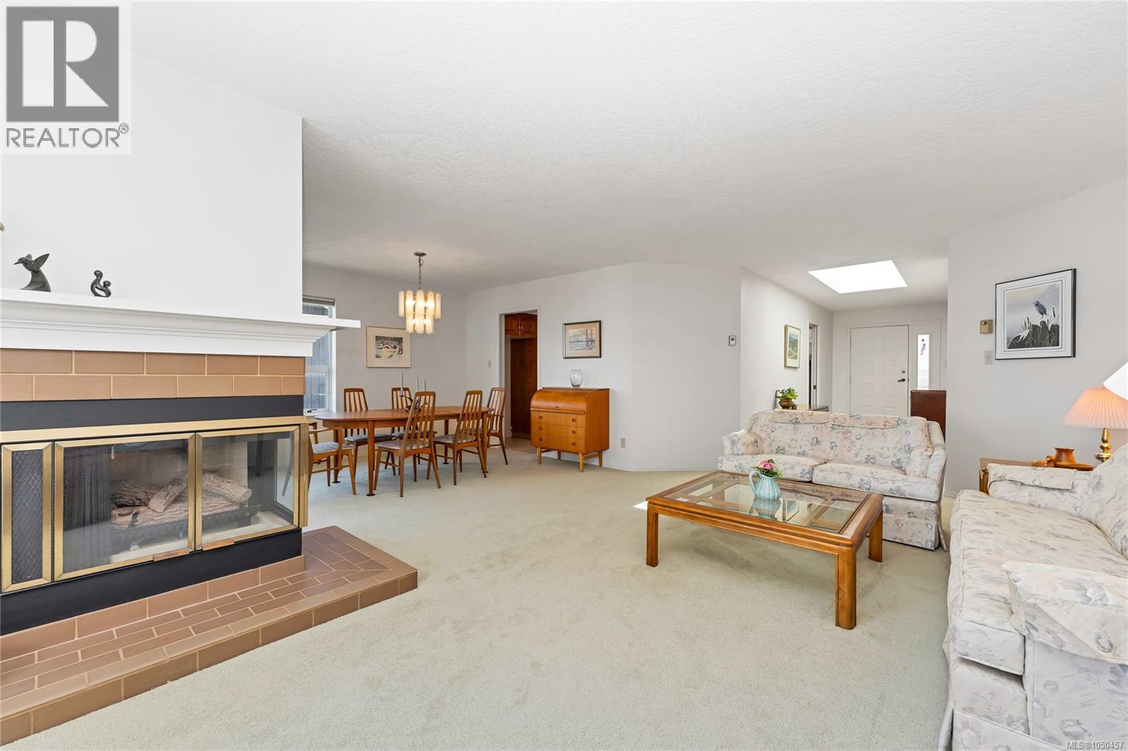 3673 Arbutus Dr N - 9