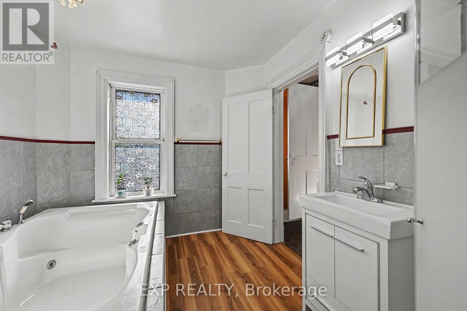 122 CLARENCE STREET - 27