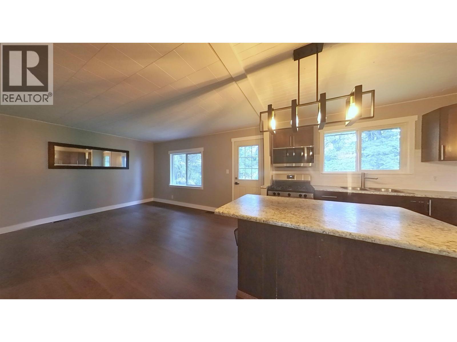 9203 104 AVENUE - 11
