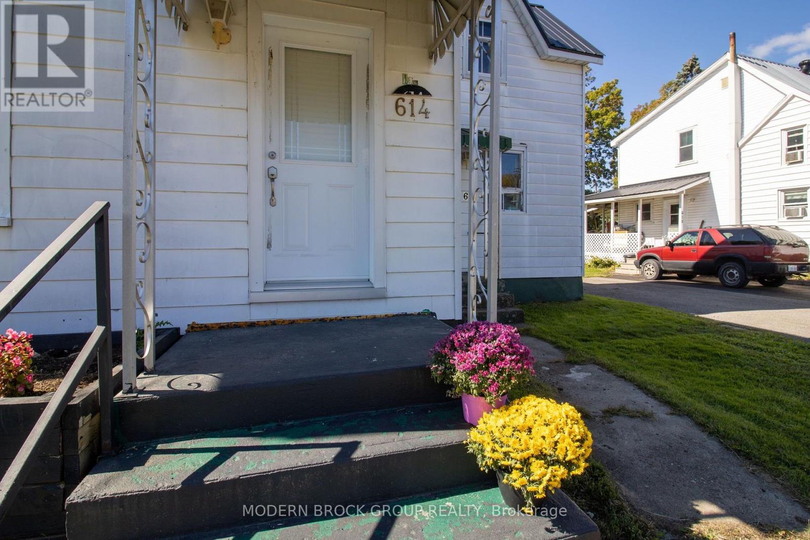 614 EAST STREET, Edwardsburgh/Cardinal — photo 2