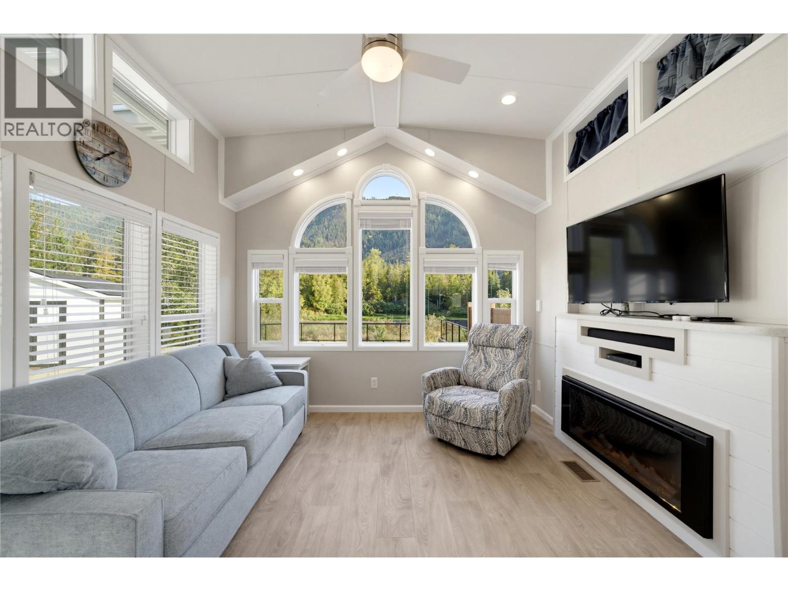 68 1383 Silver Sands Road, Sicamous