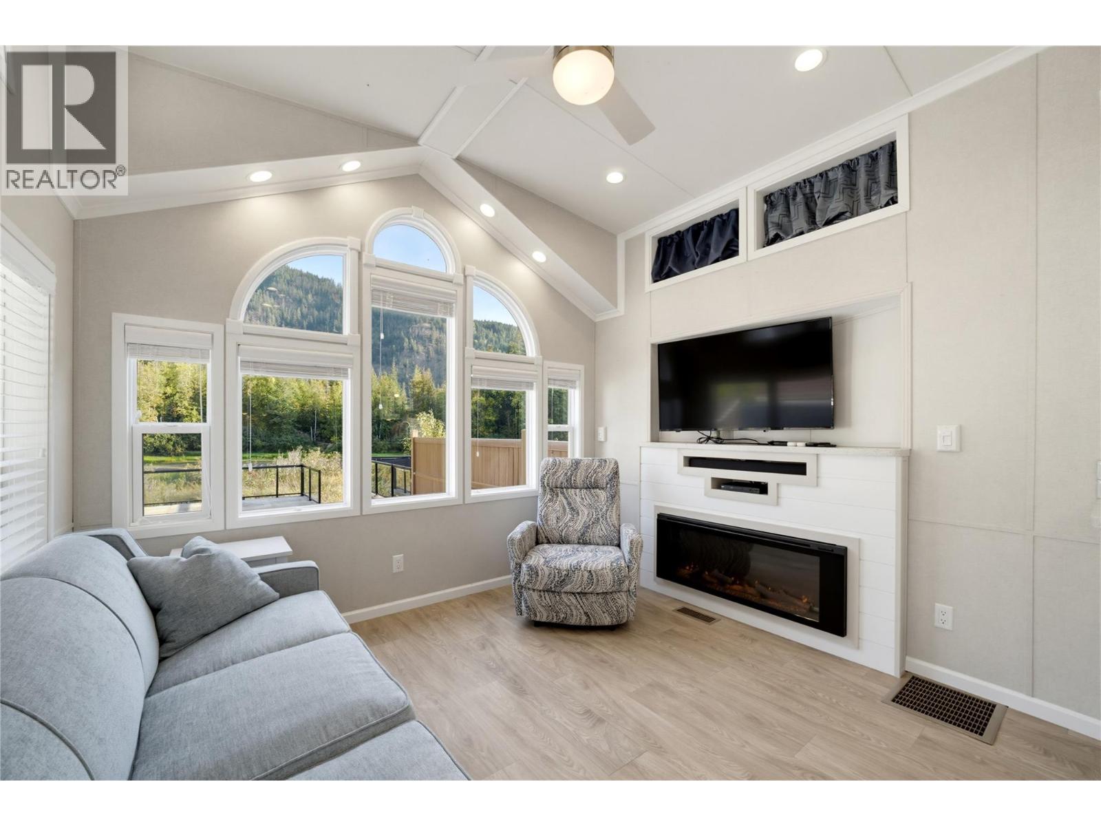 68 1383 Silver Sands Road, Sicamous