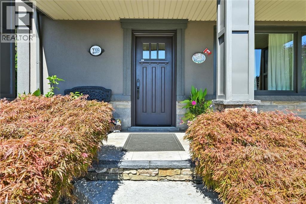 2209 GHENT Avenue, Burlington — photo 3