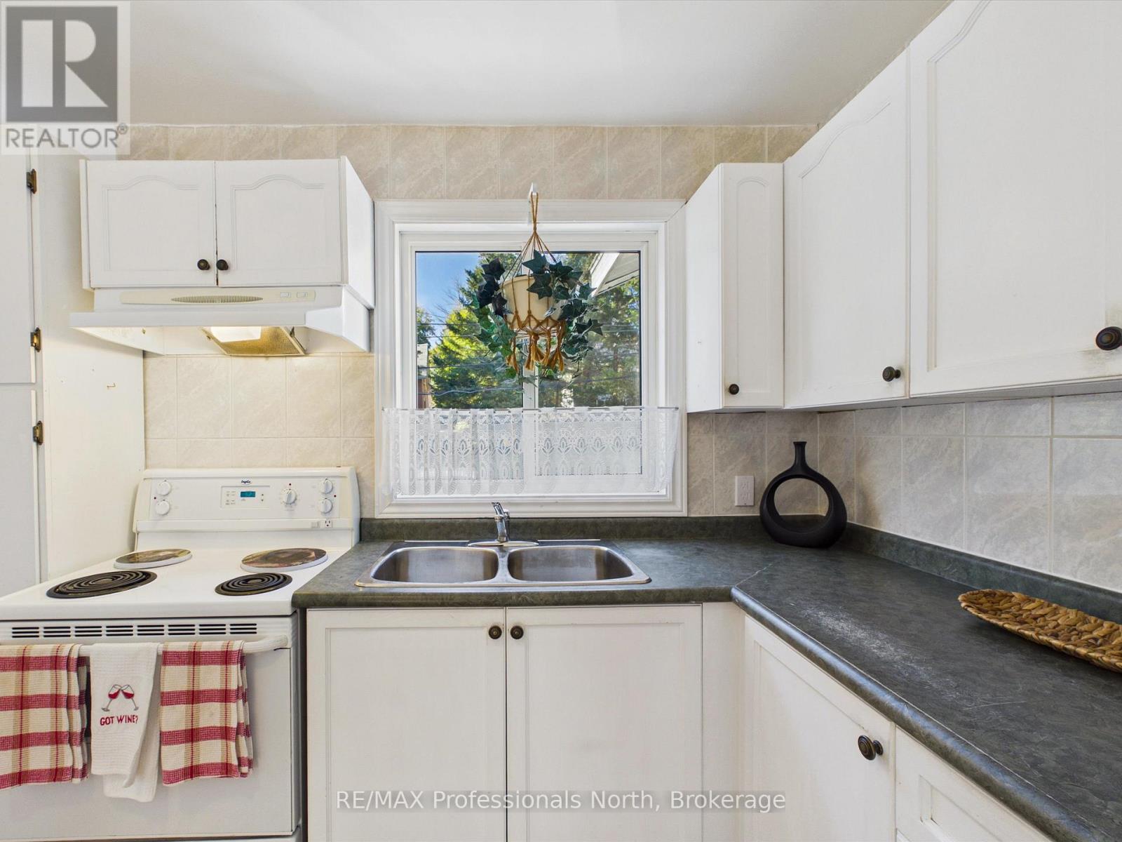 131 MUSKOKA ROAD - 6