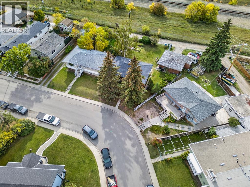 3723 Bow Anne Road NW - 37