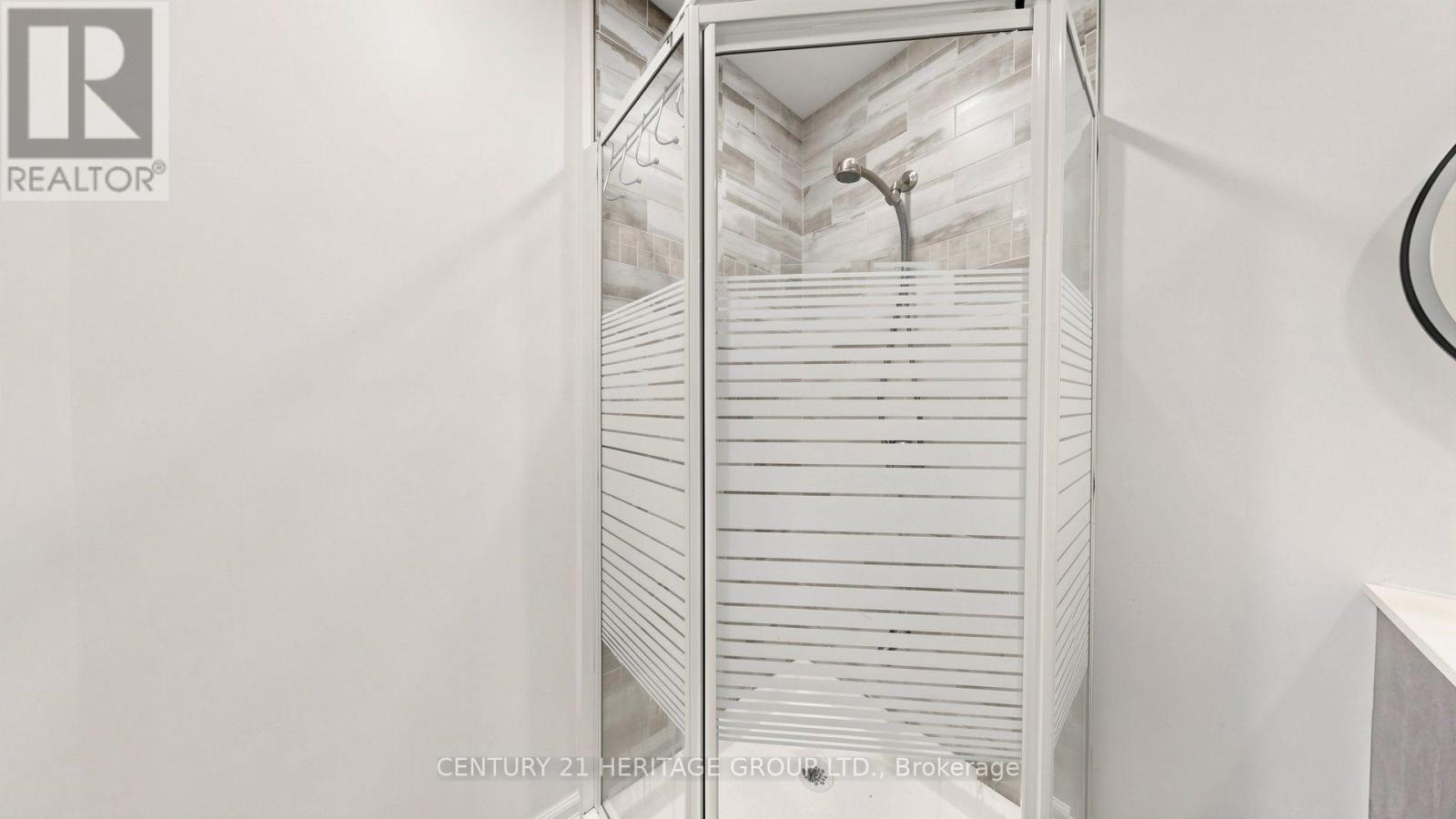 70 ROYAL ORCHARD BOULEVARD - 32