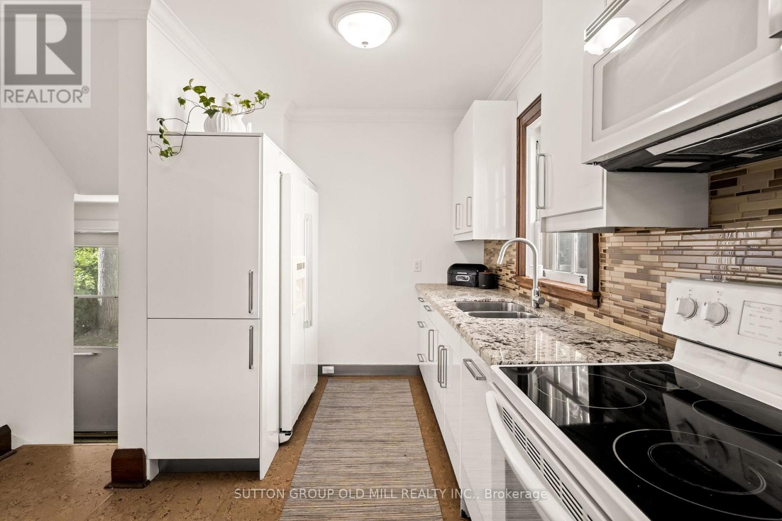 1372 ISLINGTON AVENUE - 15