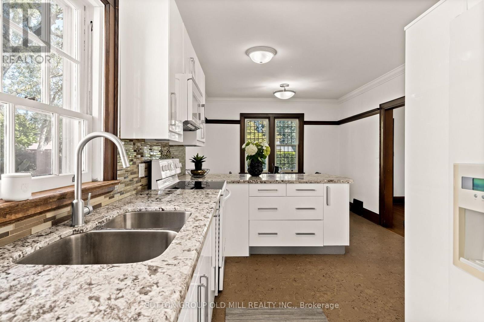 1372 ISLINGTON AVENUE - 16