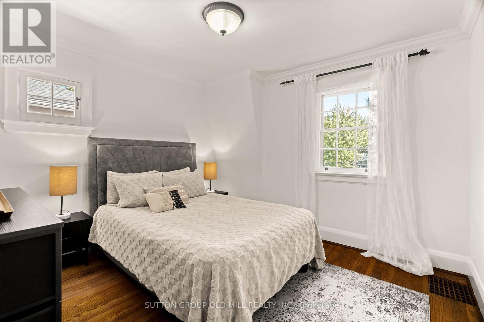 1372 ISLINGTON AVENUE - 21