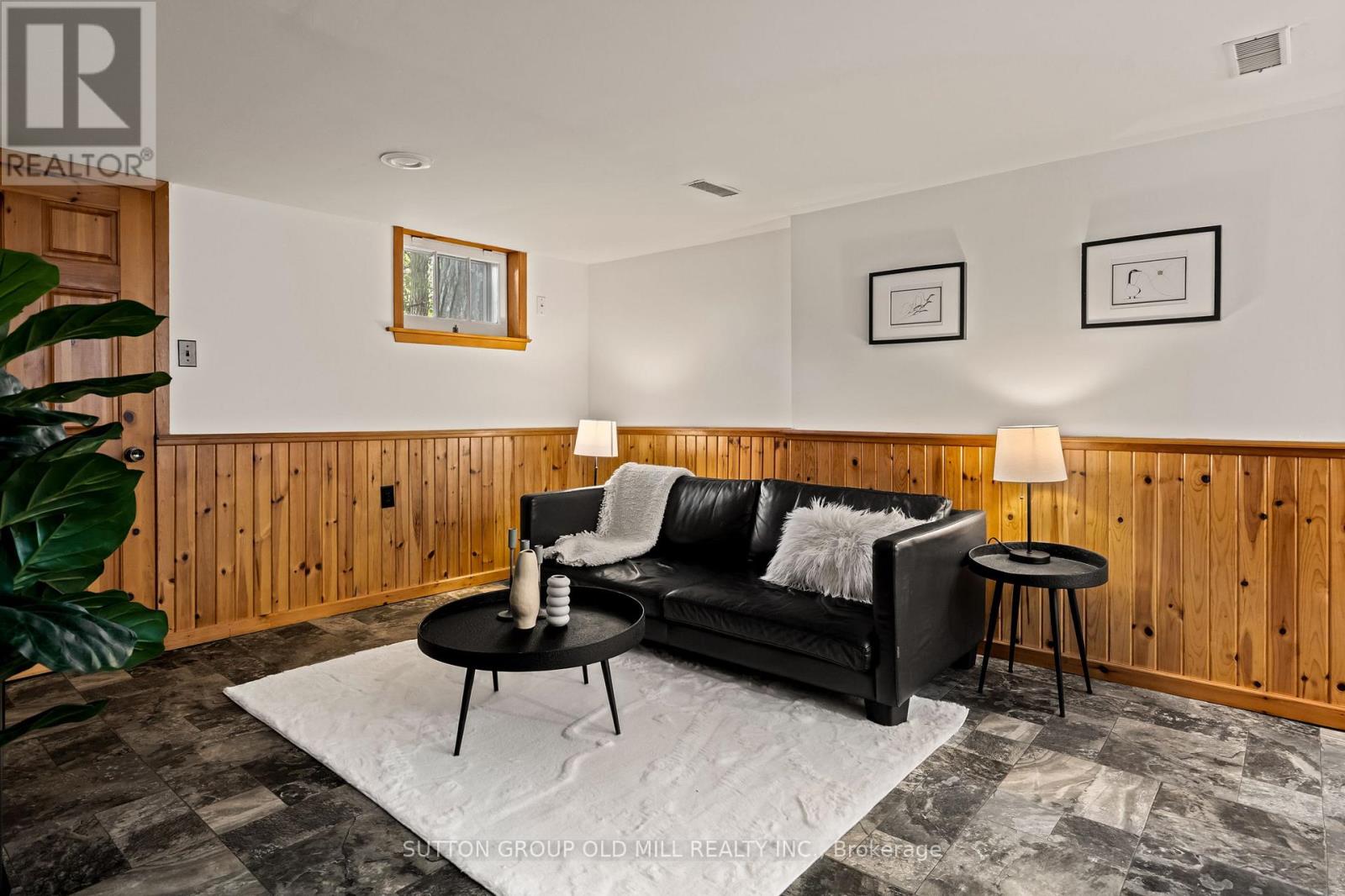 1372 ISLINGTON AVENUE - 27