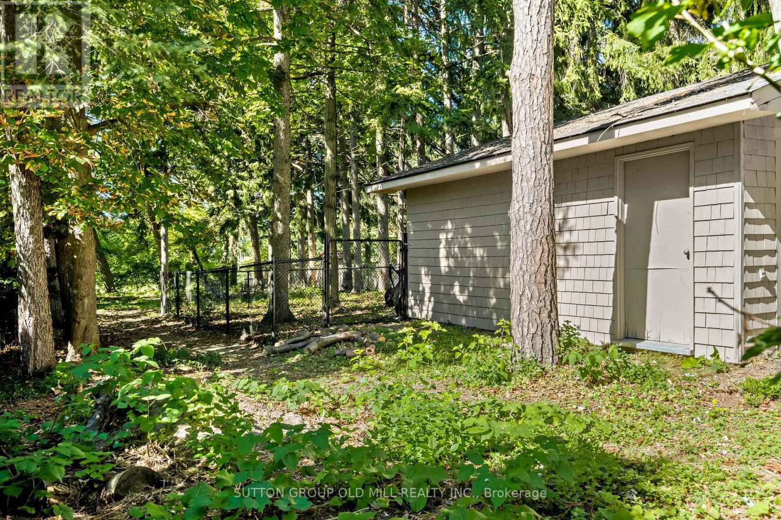 1372 ISLINGTON AVENUE - 39