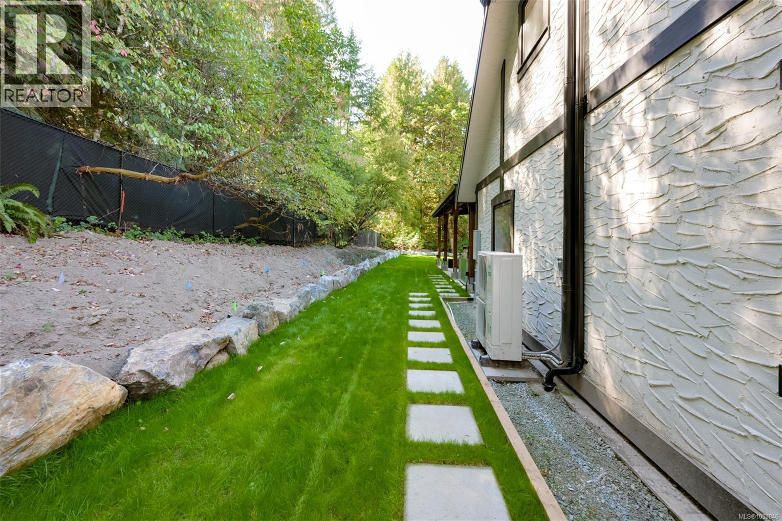 8401 Lawrence Rd - 60
