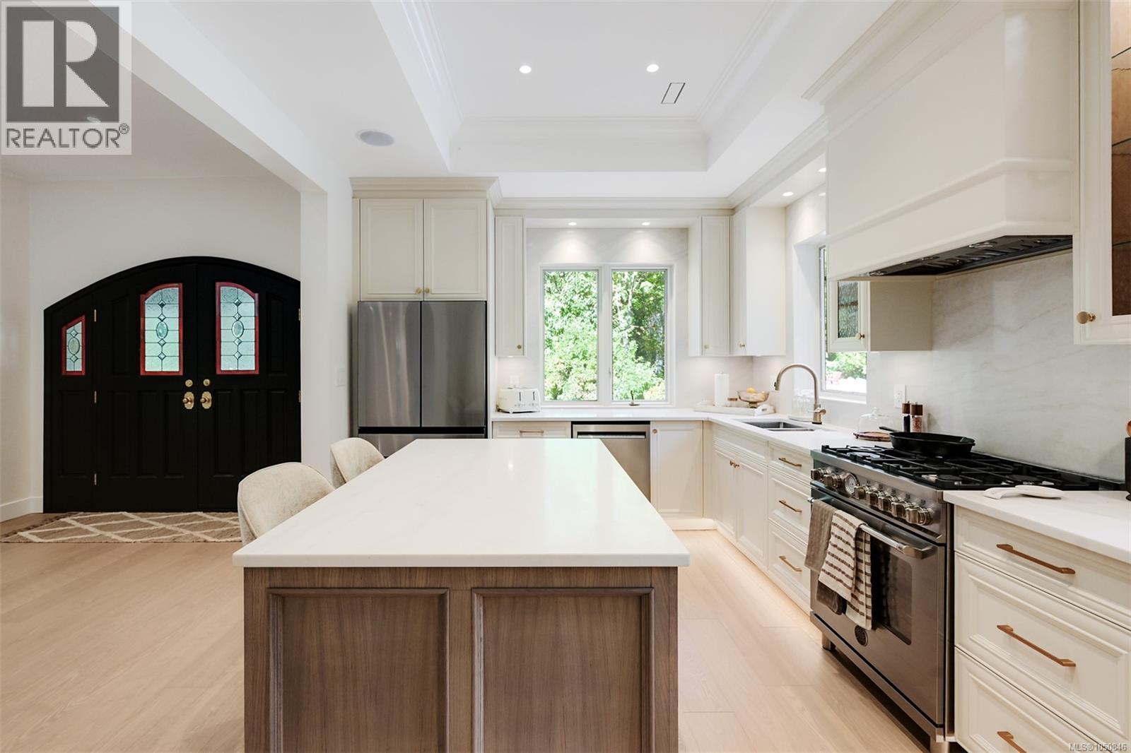 8401 Lawrence Rd - 9
