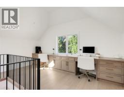 8401 Lawrence Rd, Central Saanich, BC V8M1S5 Photo 44