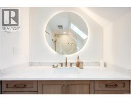 8401 Lawrence Rd, Central Saanich, BC V8M1S5 Photo 51