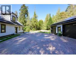8401 Lawrence Rd, Central Saanich, BC V8M1S5 Photo 61