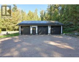8401 Lawrence Rd, Central Saanich, BC V8M1S5 Photo 62