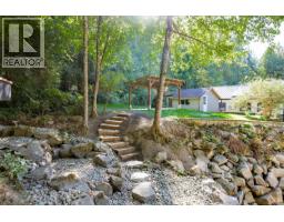 8401 Lawrence Rd, Central Saanich, BC V8M1S5 Photo 64