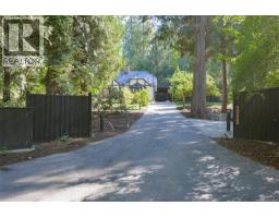 8401 Lawrence Rd, Central Saanich, BC V8M1S5 Photo 69