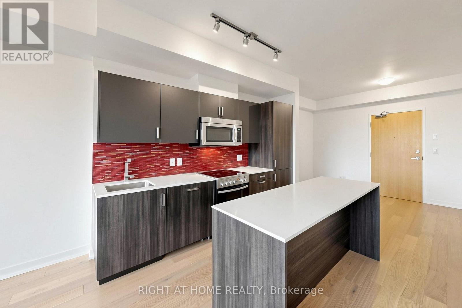 #307 36 HOWARD PARK AVENUE - 16