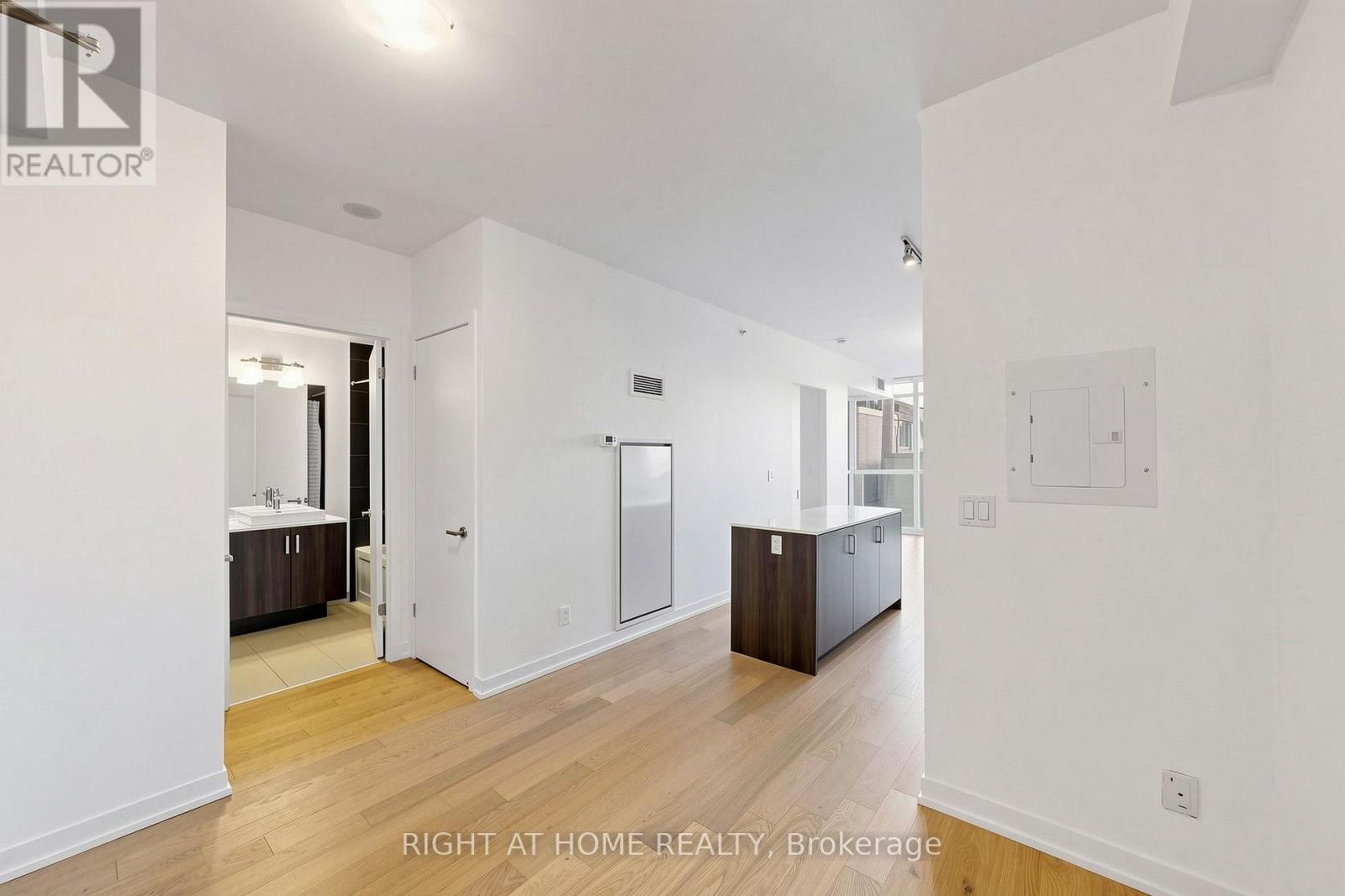 #307 36 HOWARD PARK AVENUE - 27