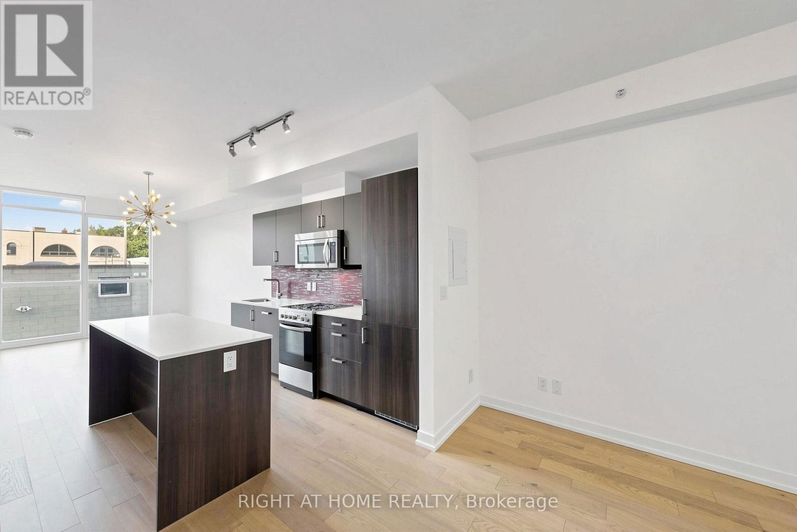 #307 36 HOWARD PARK AVENUE - 17