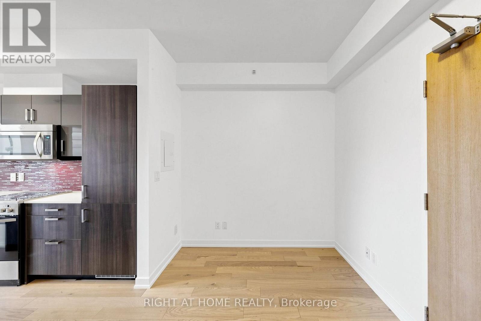 #307 36 HOWARD PARK AVENUE - 28