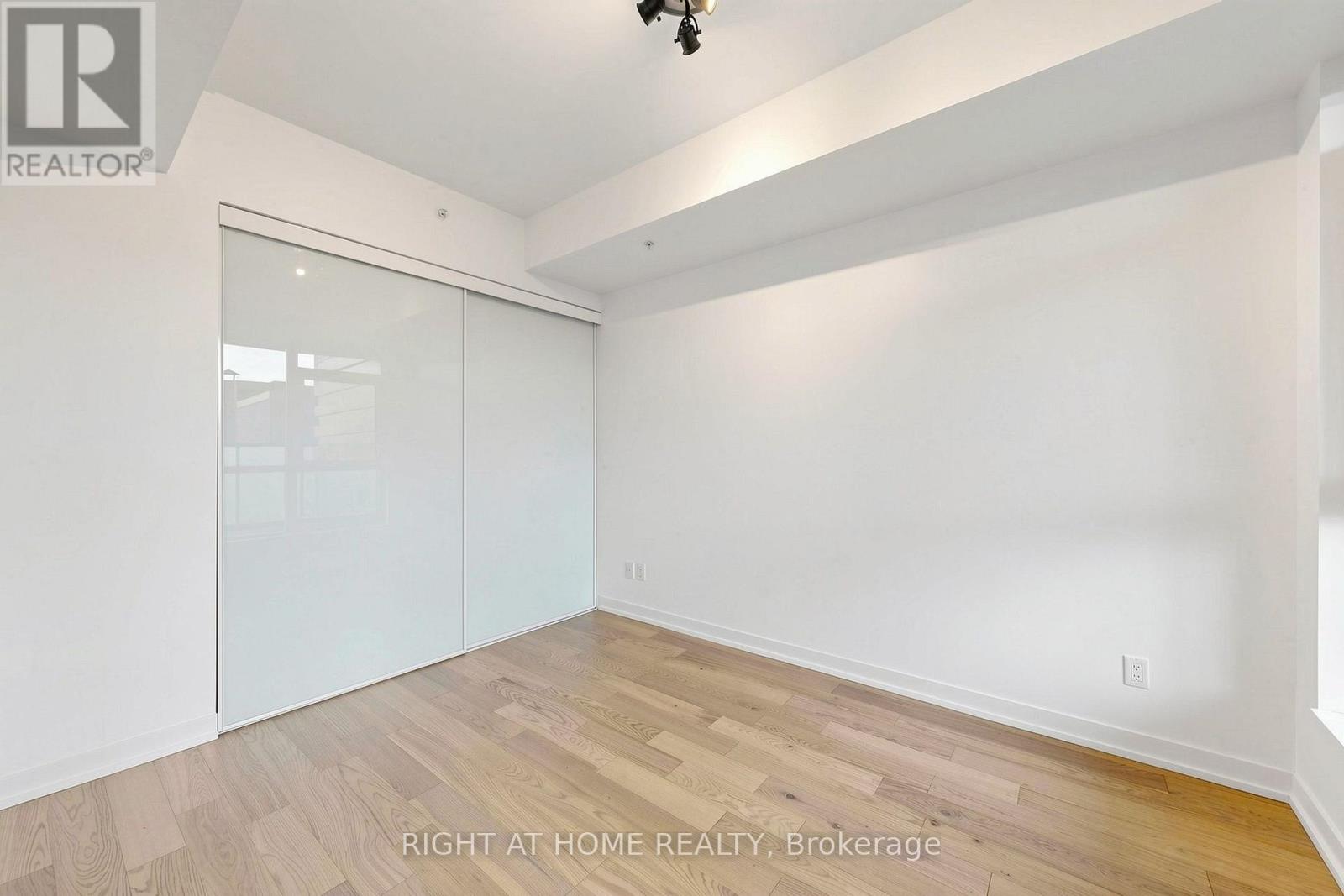 #307 36 HOWARD PARK AVENUE - 22