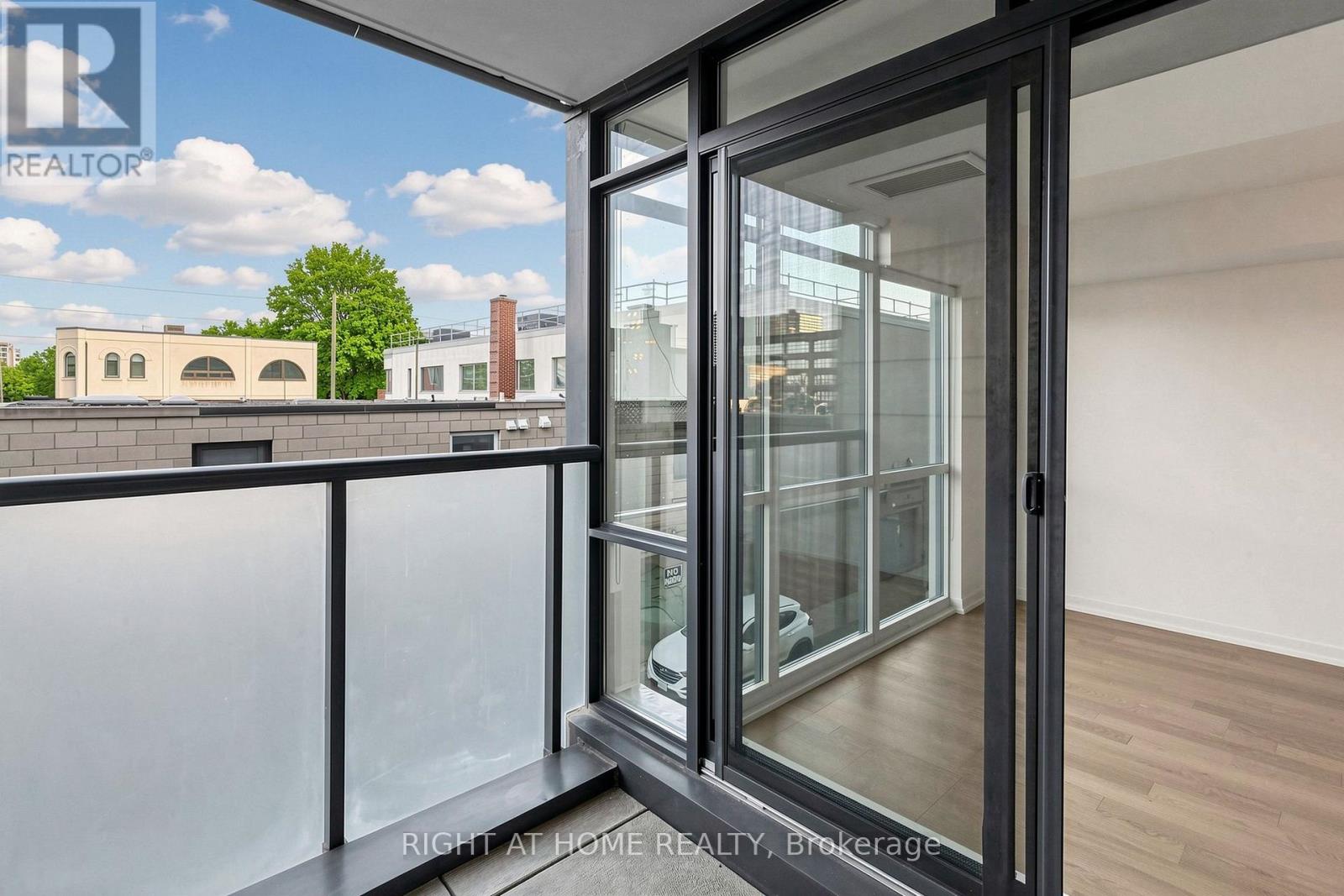 #307 36 HOWARD PARK AVENUE - 35