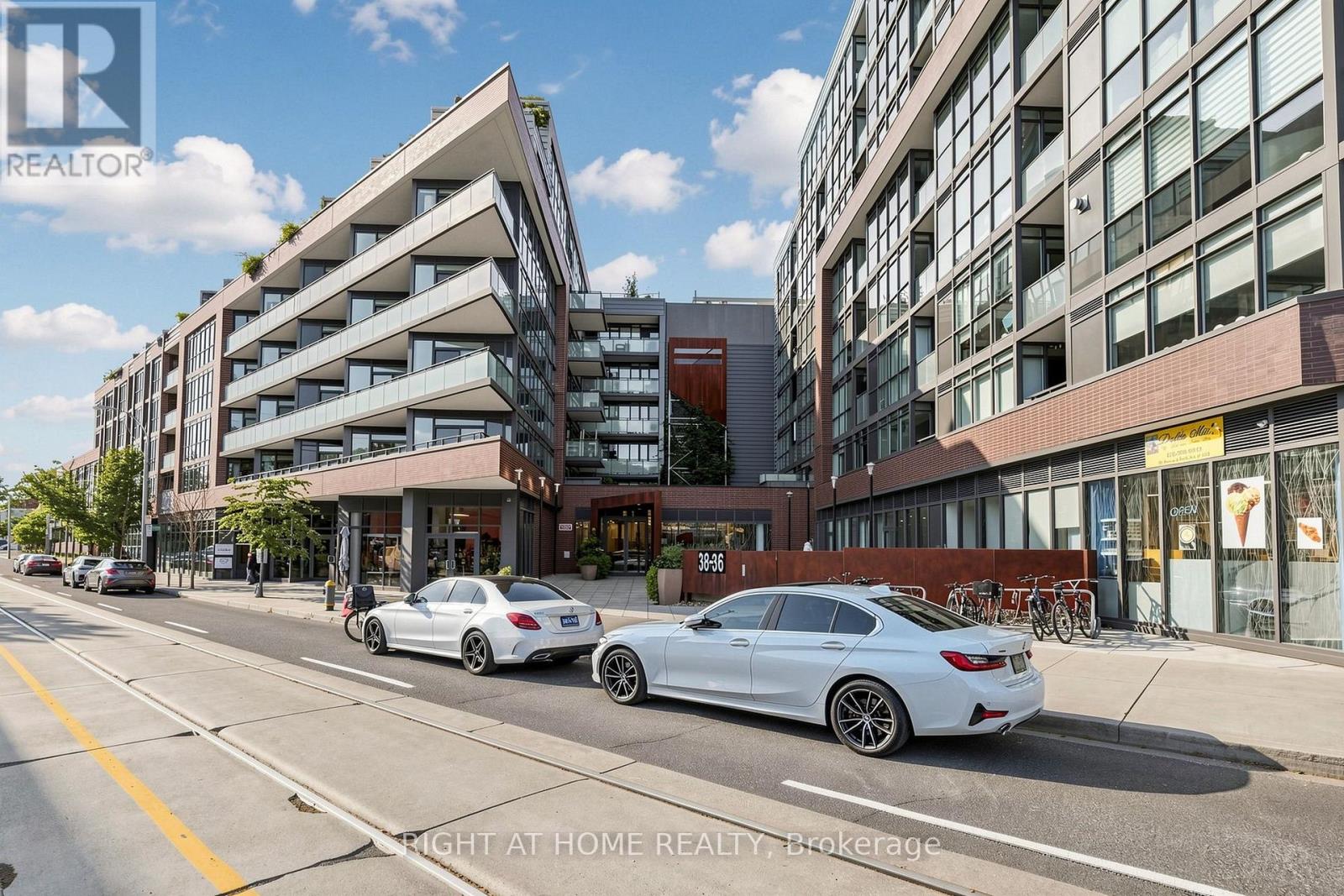 #307 36 HOWARD PARK AVENUE - 44