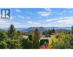 5pc Ensuite bath - 2280 Shannon Hills Drive, West Kelowna, BC V4T2P1 Photo 16
