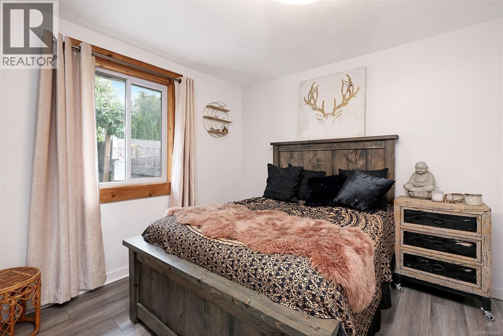 3863 Howard Ave - 8