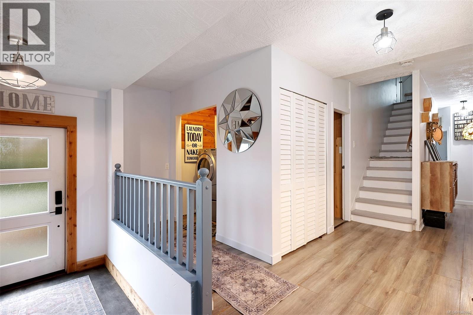 3863 Howard Ave - 2