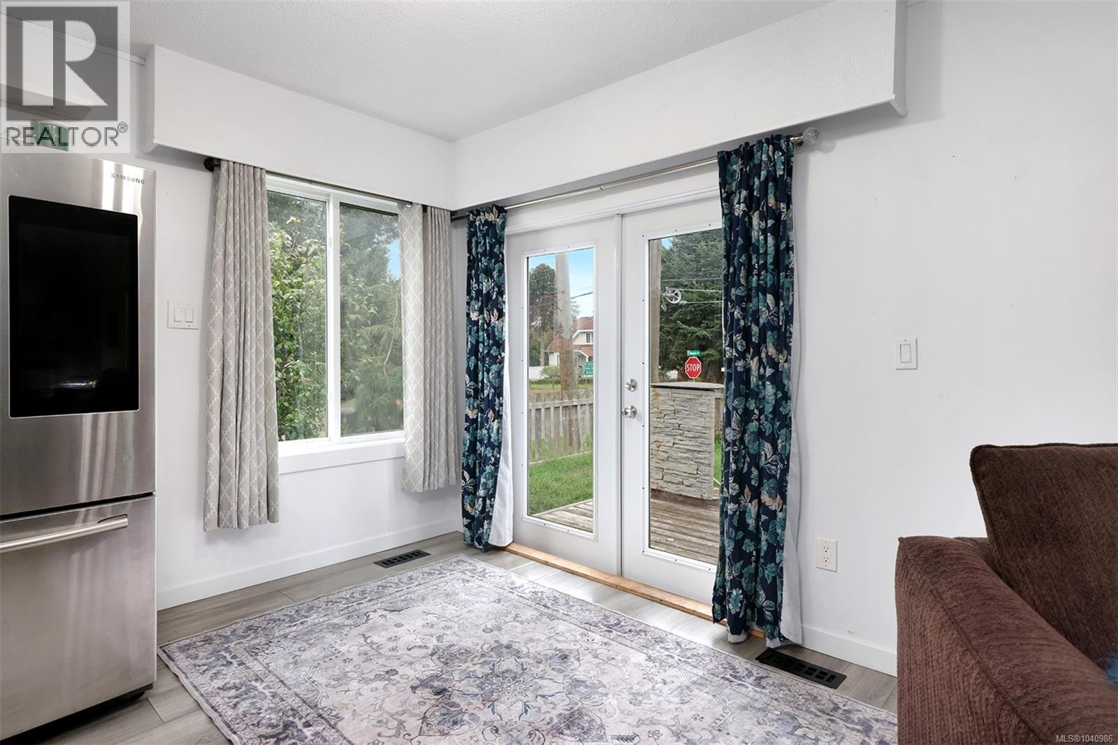 3863 Howard Ave - Image 22