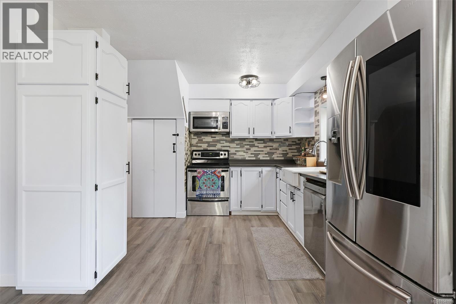 3863 Howard Ave - Image 4