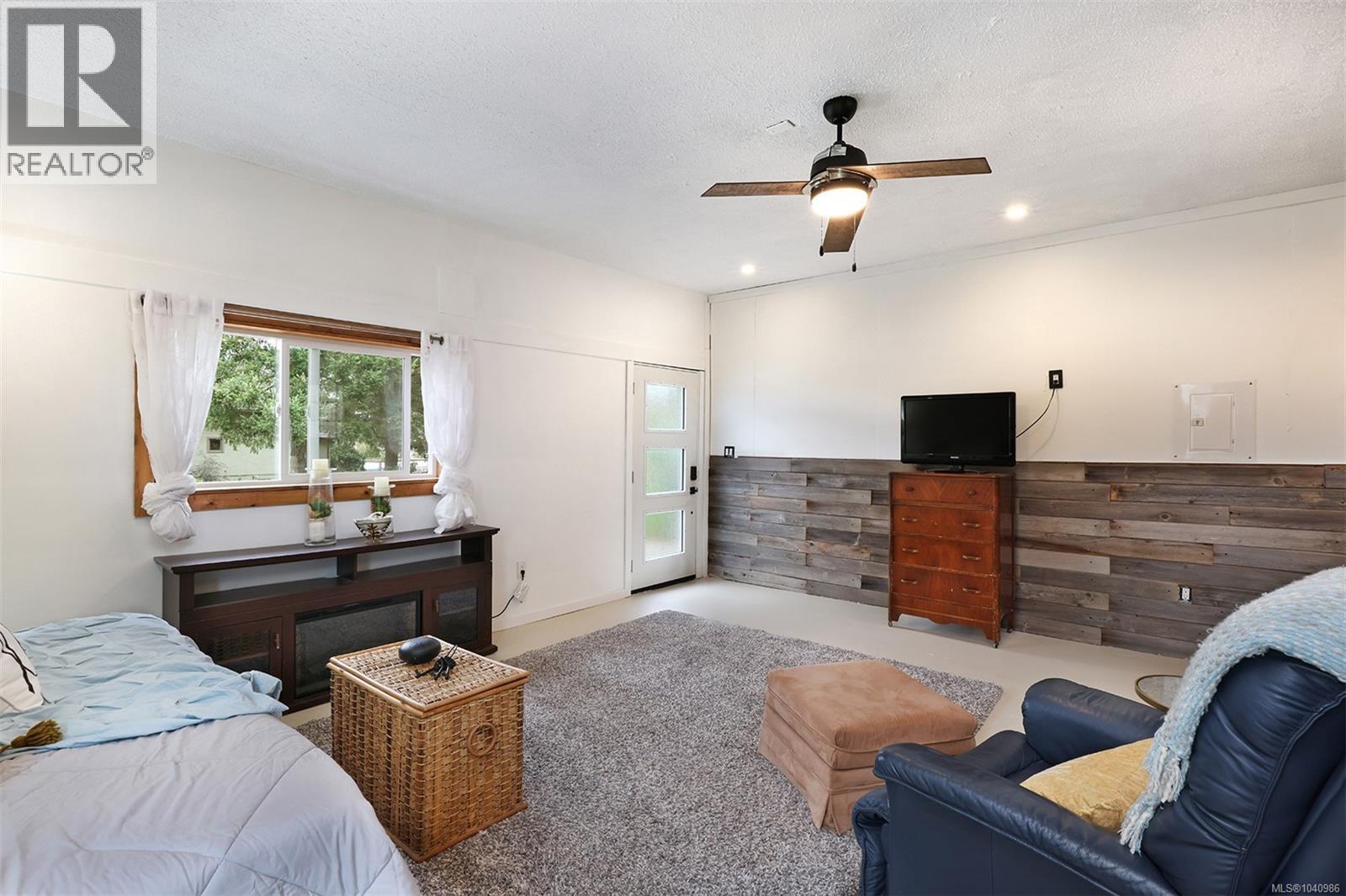 3863 Howard Ave - Image 47
