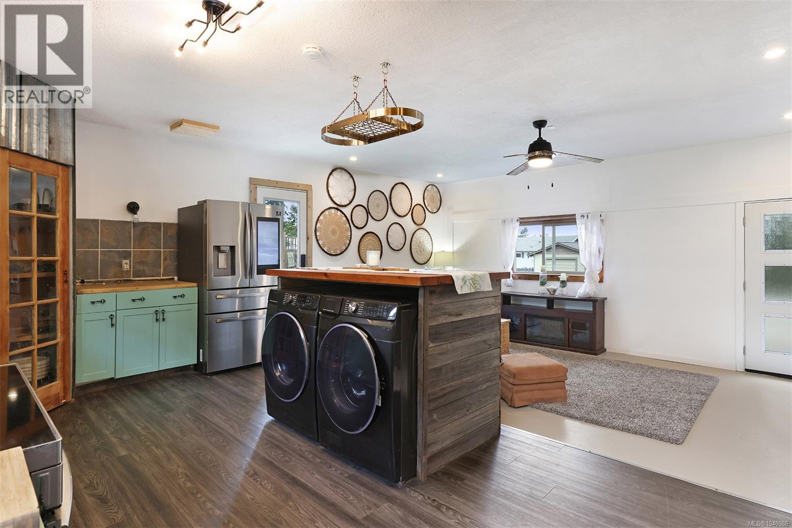 3863 Howard Ave - 49