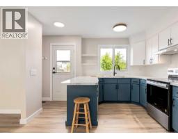 4pc Bathroom - 7956 71 Avenue Nw, Calgary, AB T3B4J3 Photo 11