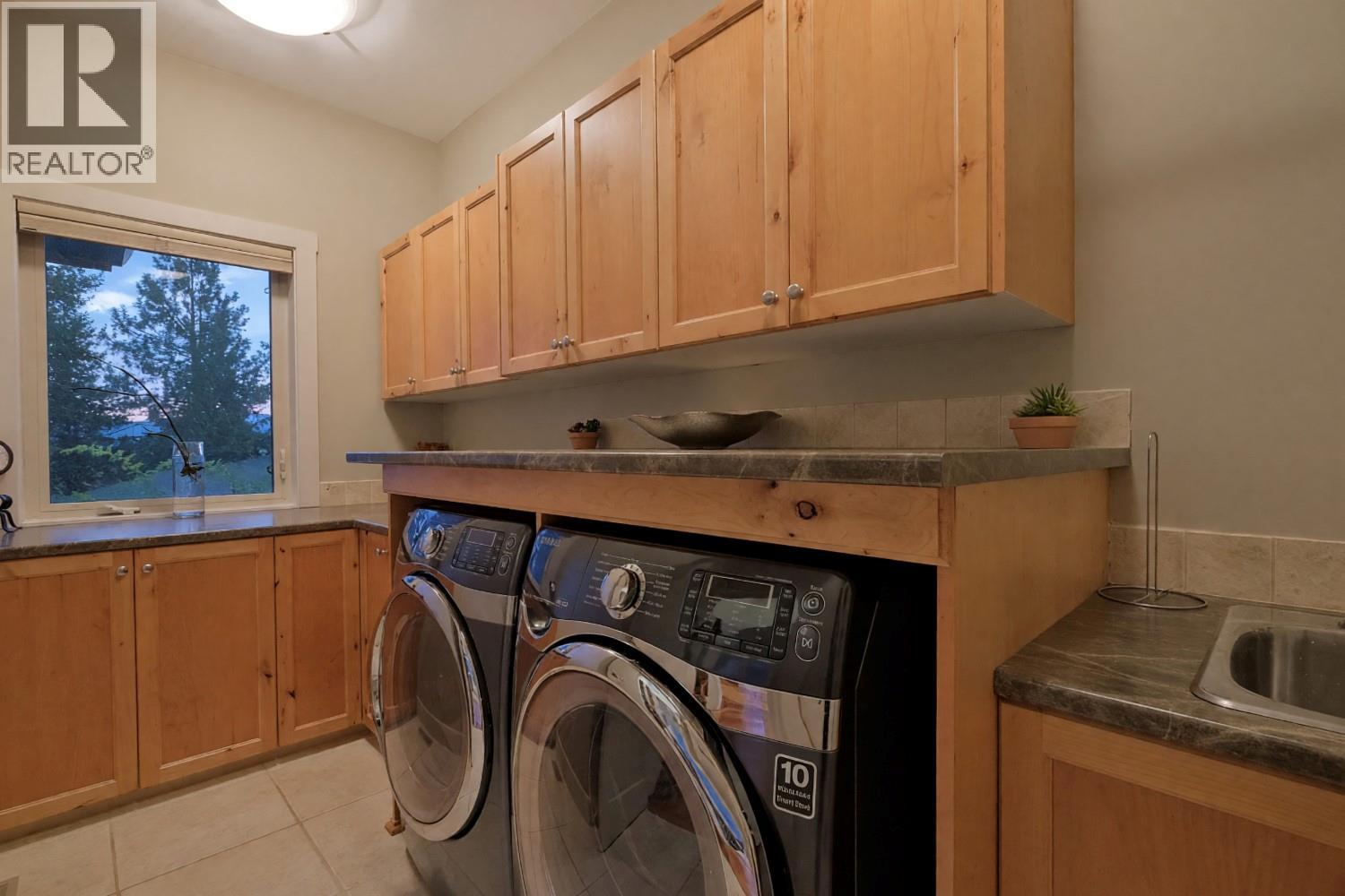  3420 Camelback Drive, Kelowna