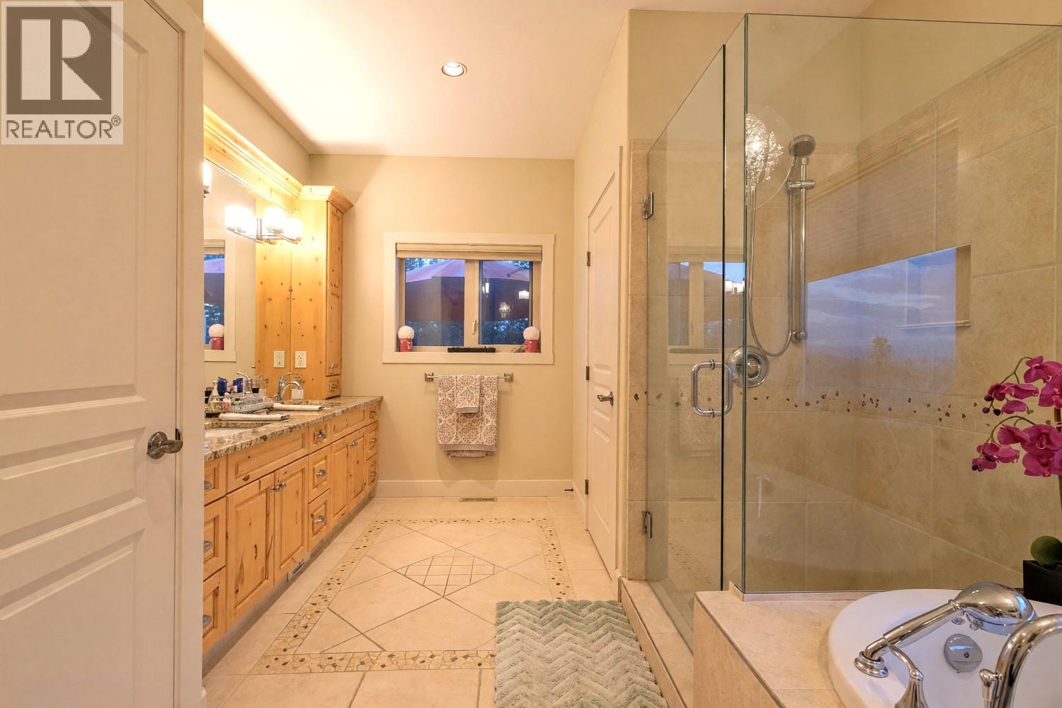  3420 Camelback Drive, Kelowna