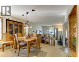 4pc Ensuite bath - 1385 Mountain Avenue, Kelowna, BC V1Y7H3 Photo 10