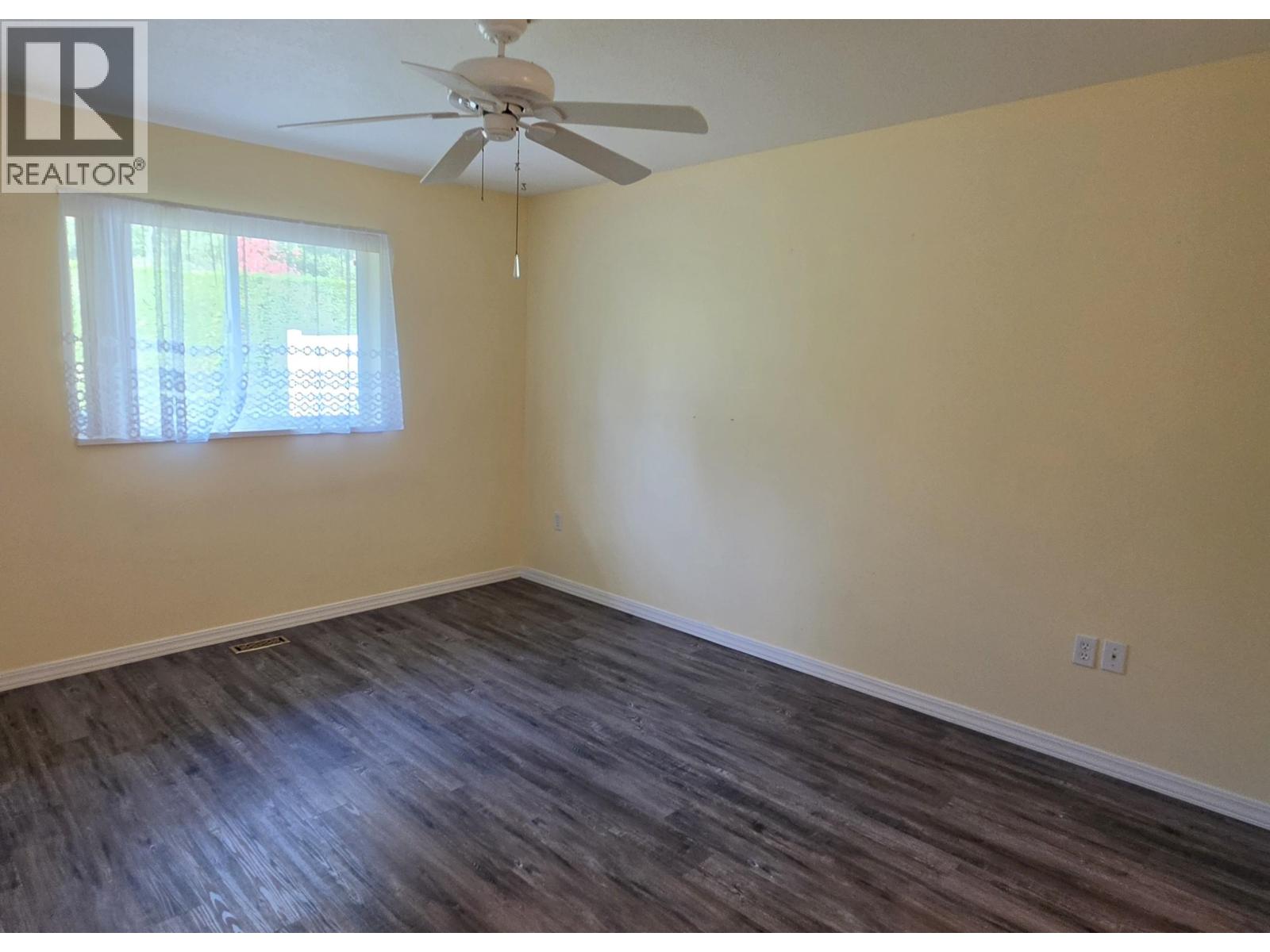#8 490 LEWIS DRIVE - 17
