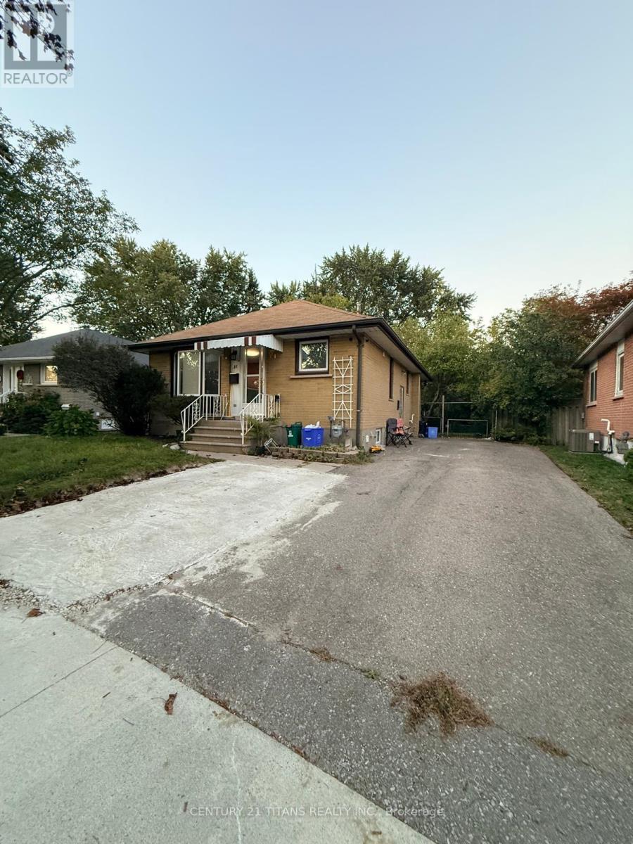 51 ADMIRAL ROAD, Ajax (South East)