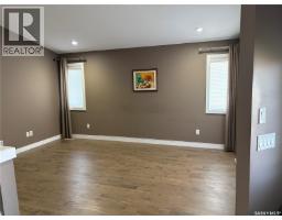 Foyer - 206 Thauberger Road N, Regina, SK S4Y0C3 Photo 9