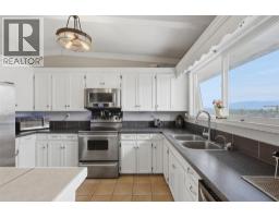 Living room - 4389 Karindale Road, Kamloops, BC V2B8N1 Photo 8