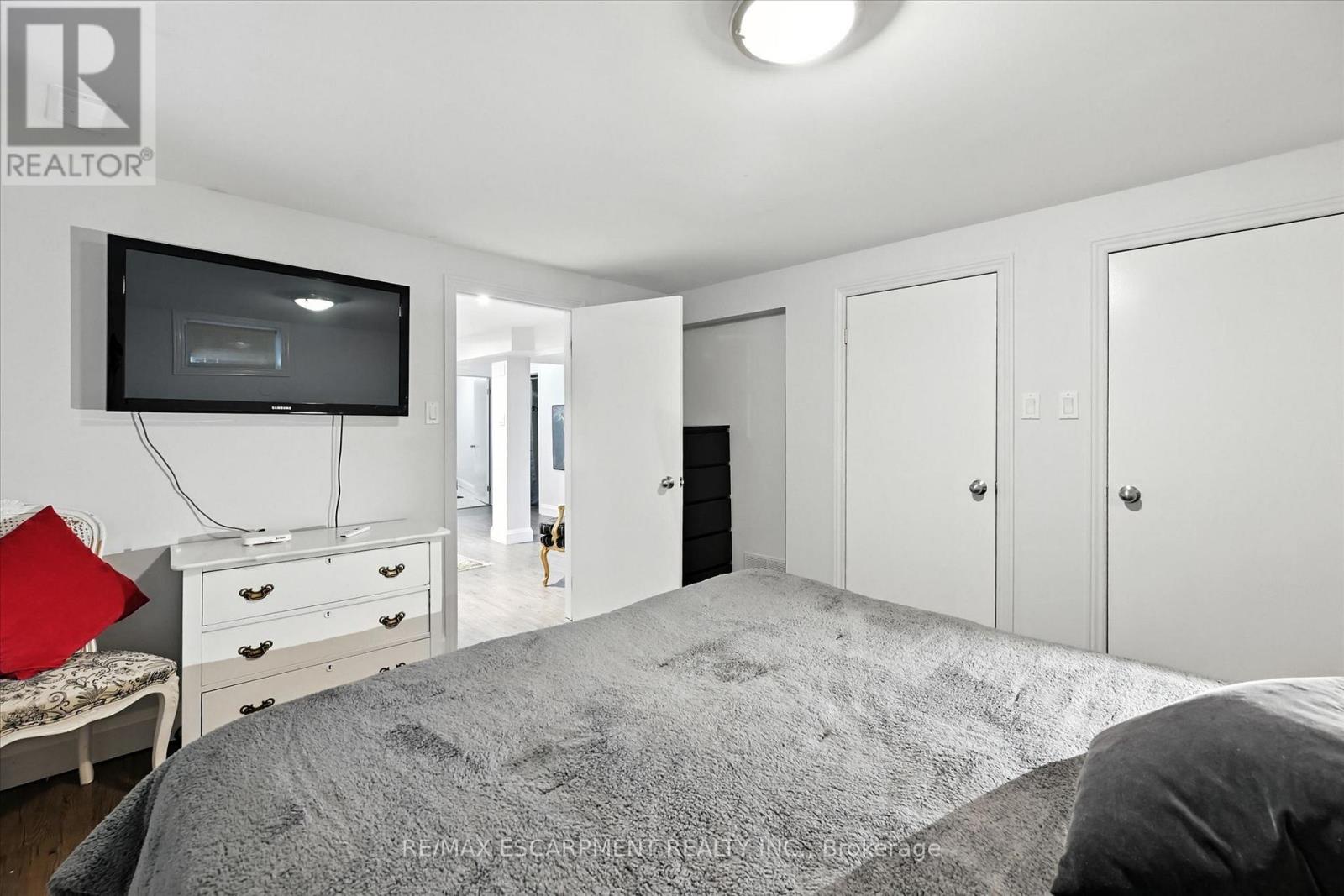 2209 GHENT AVENUE - Image 32