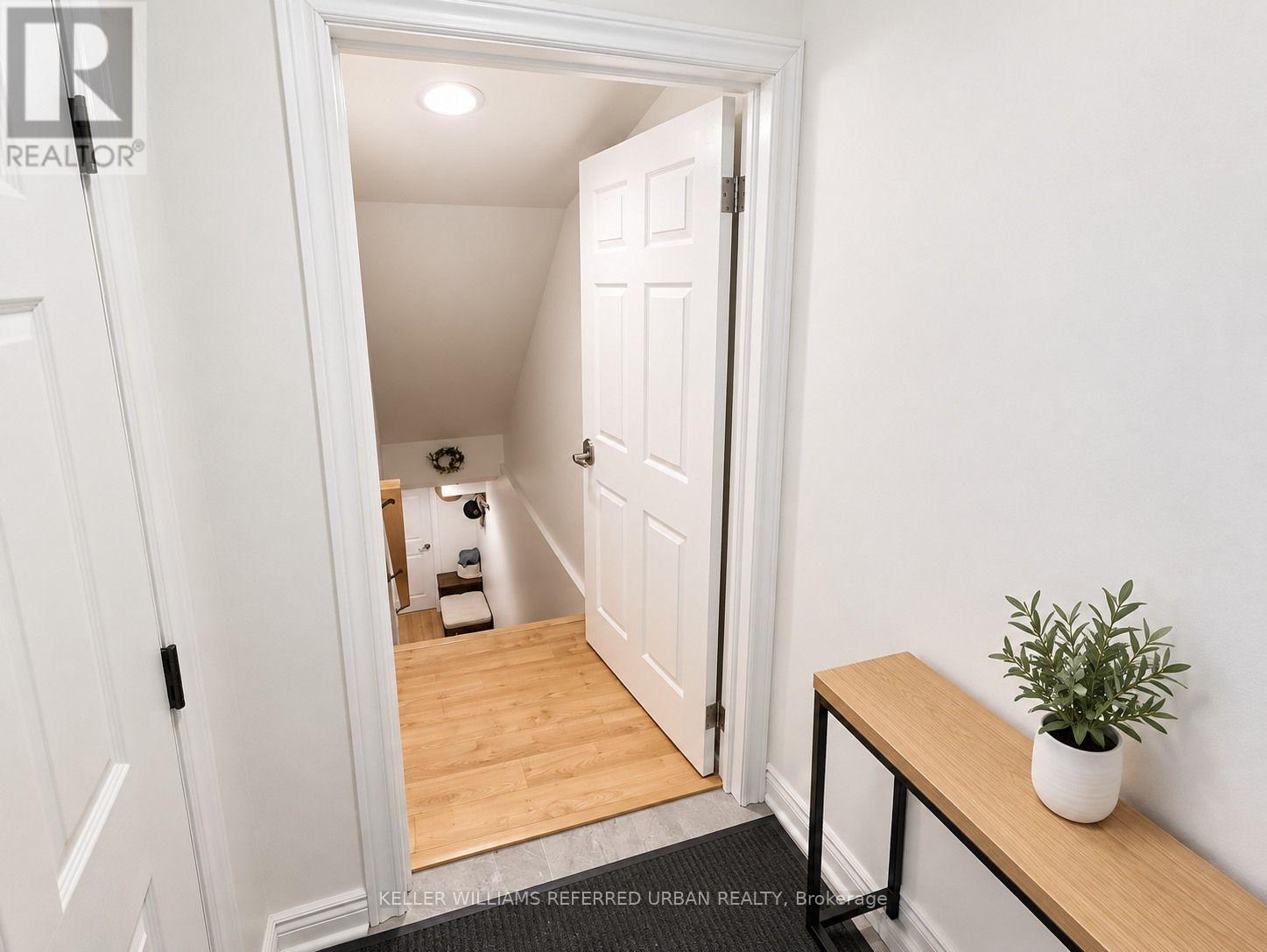 L.L. - 104 RANKIN CRESCENT, Toronto (Dovercourt-Wallace Emerson-Junction) — photo 5